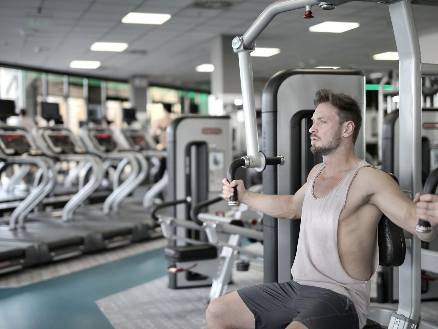 Zona de fuerza del gimnasio